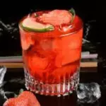 CAIPIRINHA DE CERVA DE MORANGO.