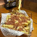 BATATA C/ FAROFA DE BACON E QUEIJO