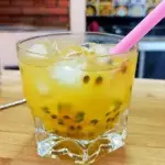 CAIPIRINHA A MODA DA PRAIA (MARACUJÁ