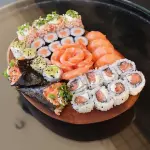 34 Peças + 2 Mini temaki de Salmao
