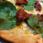 RÚCULA COM TOMATE SECO