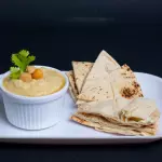 Humus y pan