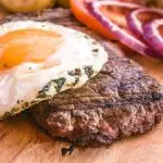 BIFE A CAVALO C/ FRITAS