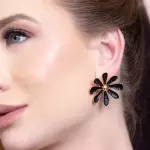 Brinco flor negra