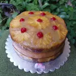 Torta de piña con quesillo al medio