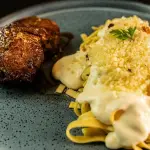 fettuccine ao 4 Queijos com medalhão