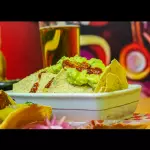 Totopos con guacamole