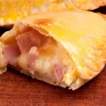 Empanada de jamón y queso