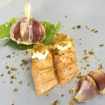 NIGUIRI SALMÃO MAÇ GARLIC