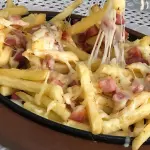 porção fritas inteira queijo e bacon