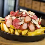 SALCHIPOLLO A LA BRASA