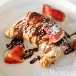 CROISSANT CON CHOCOLATE Y MERMELADA
