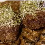 Filé mignon com cogumelos