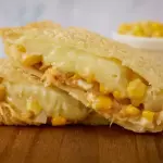 Pastel de Frango com Milho