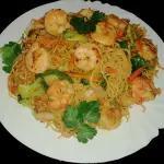 Chow mein de camarón