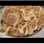 porção de lombo acebolado