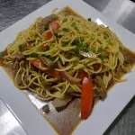 Tallarín saltado de carne