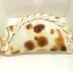 Empanada de Frango com Requeijão