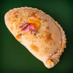 Calzóne panceta y cheddar