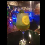 Gin tônica frutas verdes