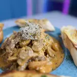 Pasta con pollo al champiñon