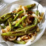 Cebollas asadas con chiles toreados
