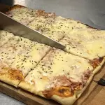 Pizza Jamón y Muzzarella