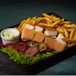 PORÇÃO DE CALABRESA ACEBOLADA