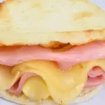 AREPA DE JAMÓN Y QUESO LONJA