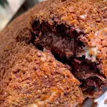 Torta de Ovomaltine e caramelo salgado