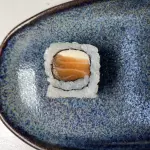 8 un Uramaki salmão