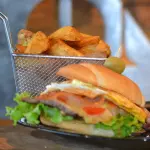 CHIVITO CLÁSICO - AL PAN C / FRIT.