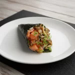 Temaki de salmão com shimeji