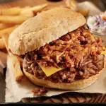 Hamb. con carne desmechada + cheddar