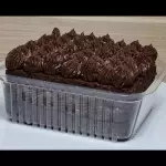 Brownie recheado c/ brigadeiro preto