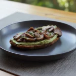 Tostada de champiñones