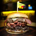 👑BURGER MONARCA Y PAPAS