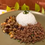Arroz, caponata beringela e carne
