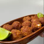 porção de bolinho caipira