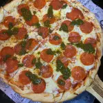 PEPPERONI COM PESTO DE MANJERICAO