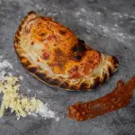 Calzone de Bolognesa y Queso