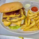 HAMBURGUESA LA APLATANADA