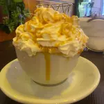 Cappuccino Con Crema y Caramelo