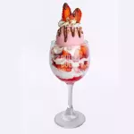 FRESAS CON CREMA Y HELADO