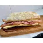 11. CRUDO Y QUESO