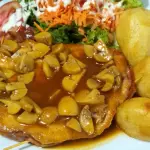 POLLO GRILLETE EN SALSA CHAMPIÑONES