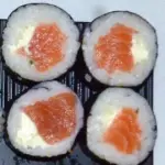 4 HOSSOMAKIS DE SALMÃO