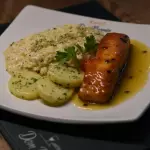 SALMÃO AO MOLHO DE MARACUJÁ