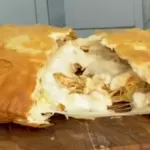 FOGAZZA FRANGO E QUEIJO
