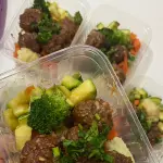 ESPAGUETE ALMÔNDEGAS CARNE E LEGUMES